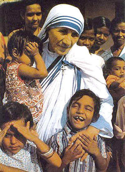 Mother Teresa with poor children
