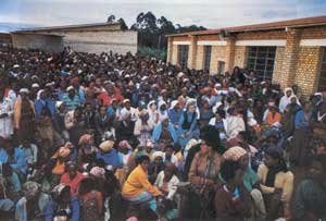 The crowd in the schoolyard during the Apparitions