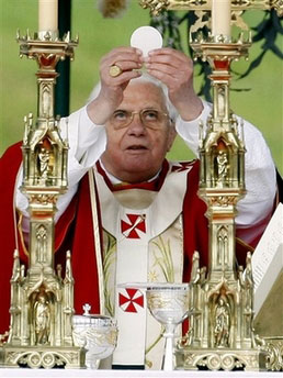 Benedict XVI consecration of the Host