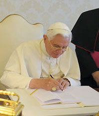 Benedict XVI signs his new encyclical