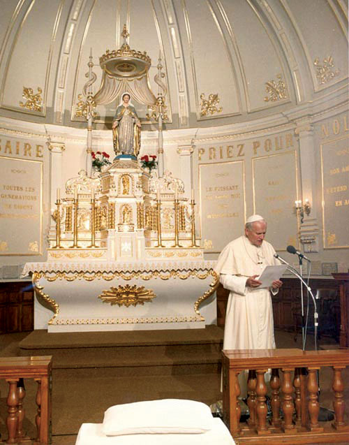 John Paul II Speaking in the old chapel - Cap de la Madeleine