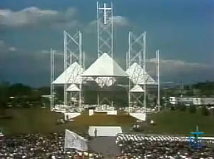 Altar of the papal mass in Ottawa