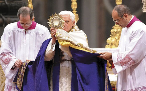 Benedict XVI doing benediction