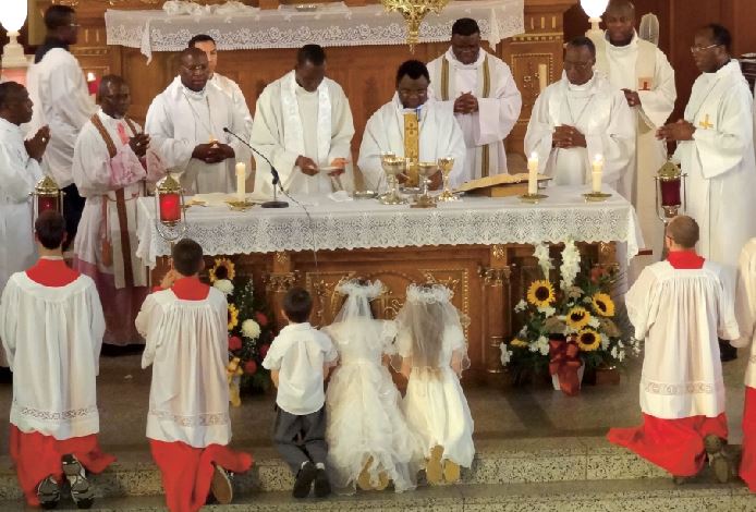 Children first communion in Rougemont