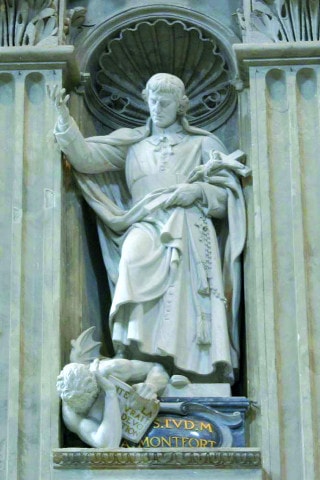 Statue of saint Louis-Marie Grignion de Montfort