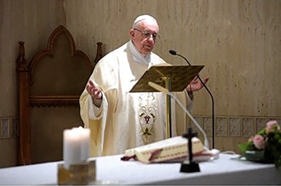 Pope Francis saying mass